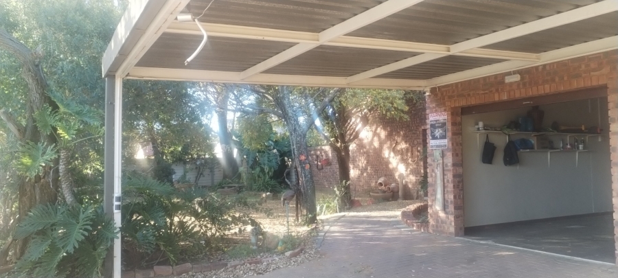 4 Bedroom Property for Sale in Flamingo Park Free State